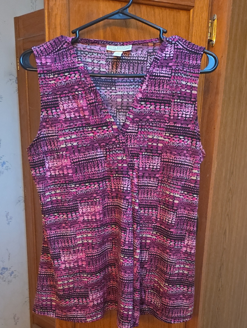 Dana Buchman Pink Patterned V-Neck Sleeveless Top